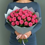 Розы малиновые