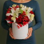 Лилии белые